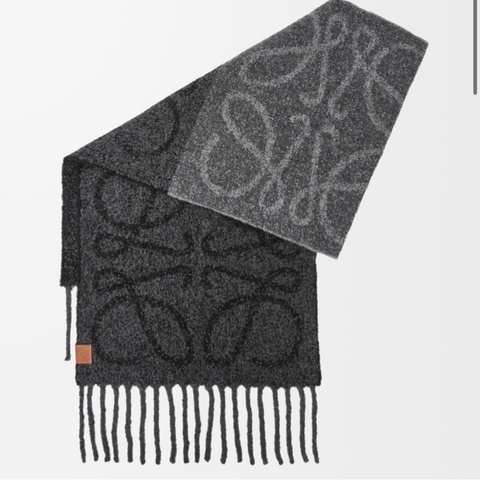 Loewe anagram 灰色老花圍巾/頸巾