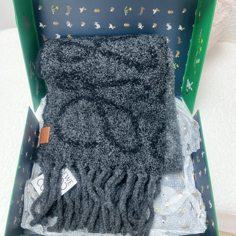 Loewe anagram 灰色老花圍巾/頸巾-1