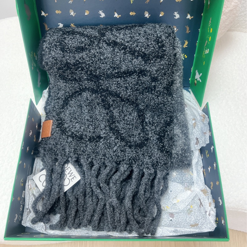 Loewe anagram 灰色老花圍巾/頸巾-4