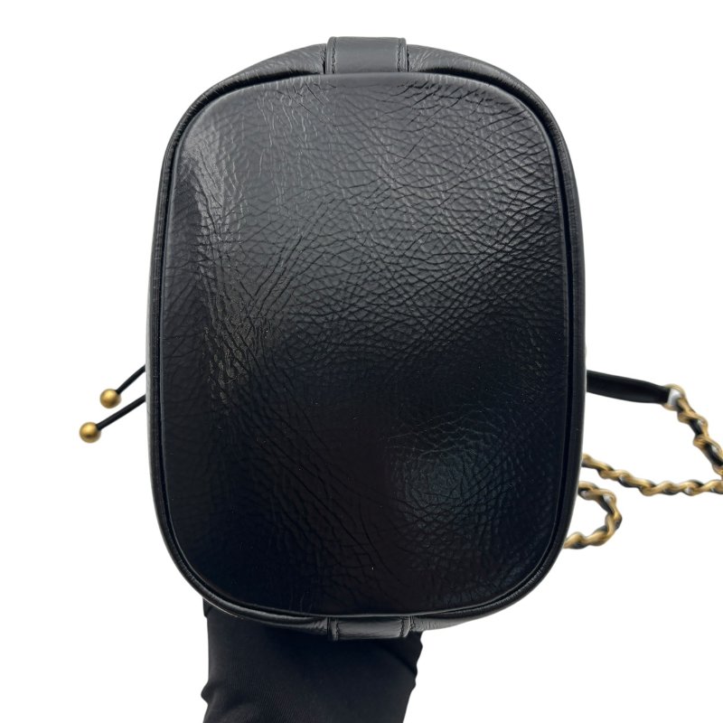 【美收精品】CHANEL 黑色亮皮小水桶包 B-992【隔月月中將轉賣至日本 上架期限30天】-5