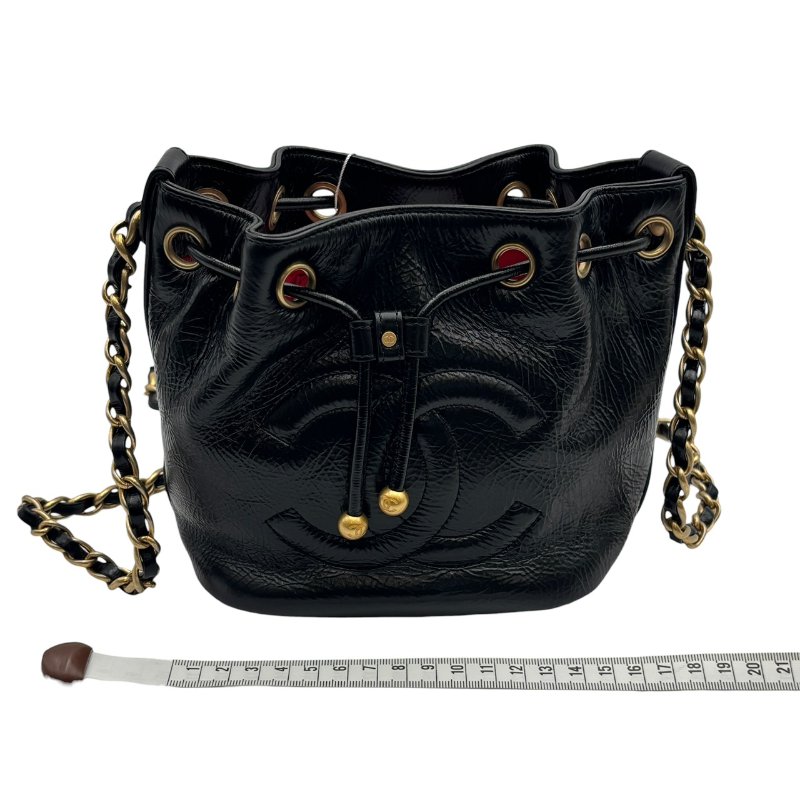 【美收精品】CHANEL 黑色亮皮小水桶包 B-992【隔月月中將轉賣至日本 上架期限30天】-17