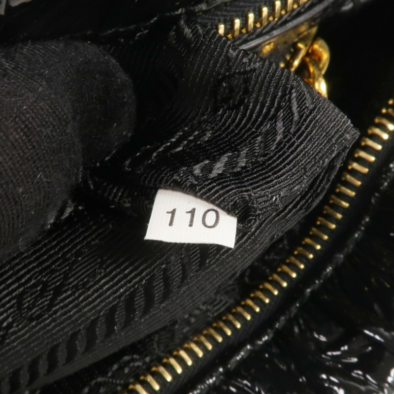 PRADA 漆皮皮革Clutch金扣手拿包-11