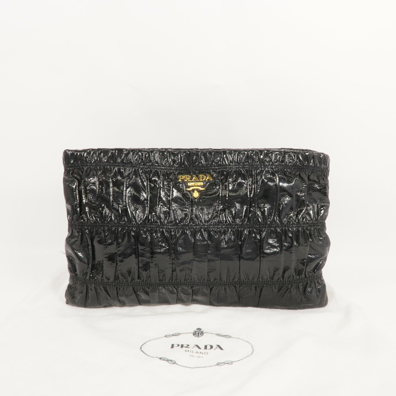 PRADA 漆皮皮革Clutch金扣手拿包-15