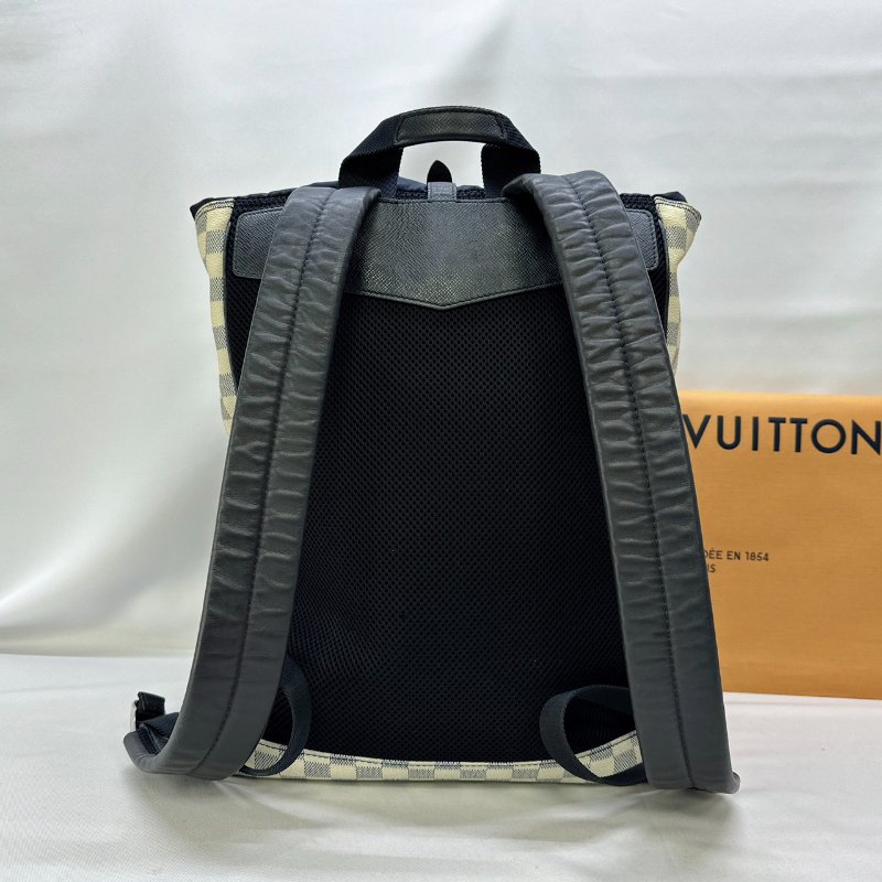 LV 白棋盤雙肩後背包-1