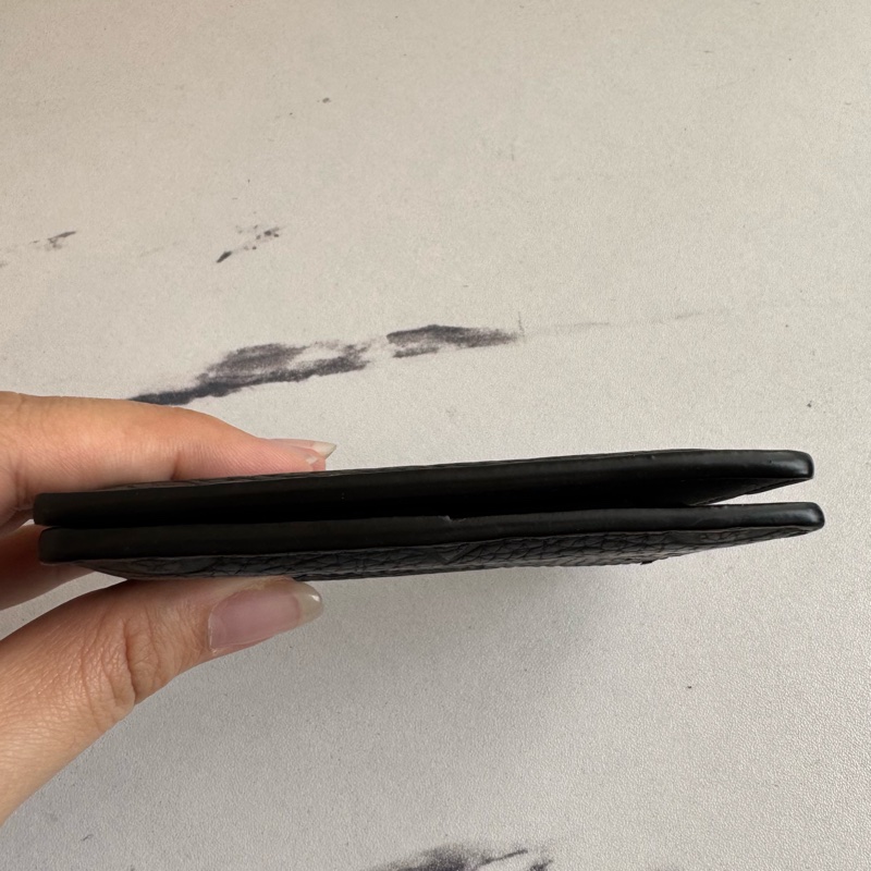 LV黑壓紋對開卡片夾-6