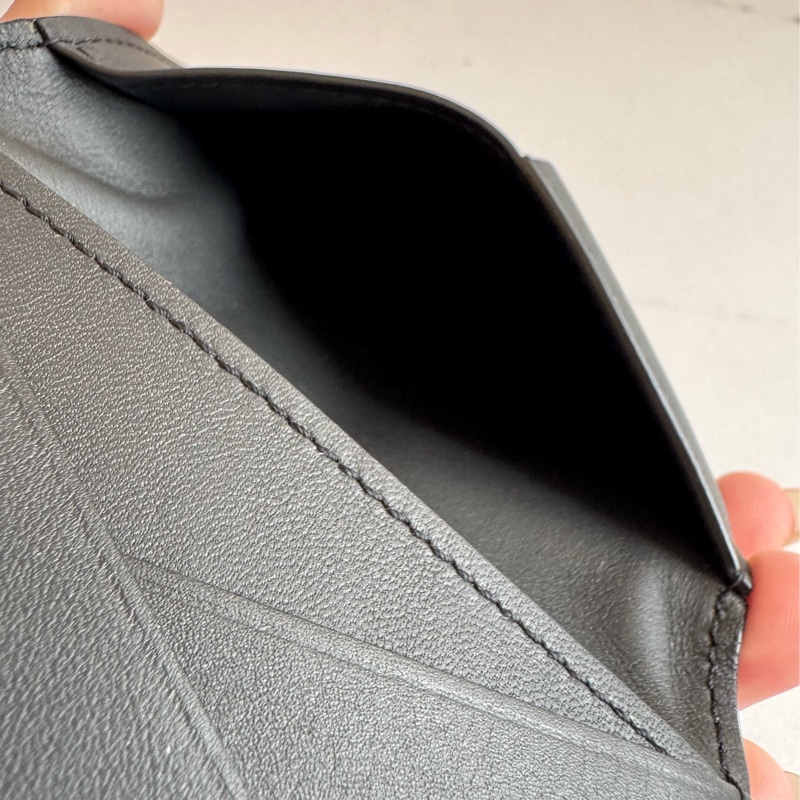 LV黑壓紋對開卡片夾-17