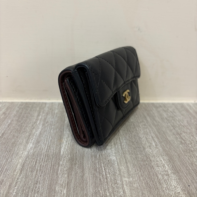 Chanel 黑羊皮金釦迷你三折短夾-2