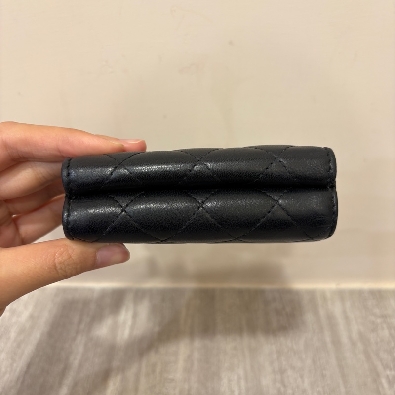 Chanel 黑羊皮金釦迷你三折短夾-4