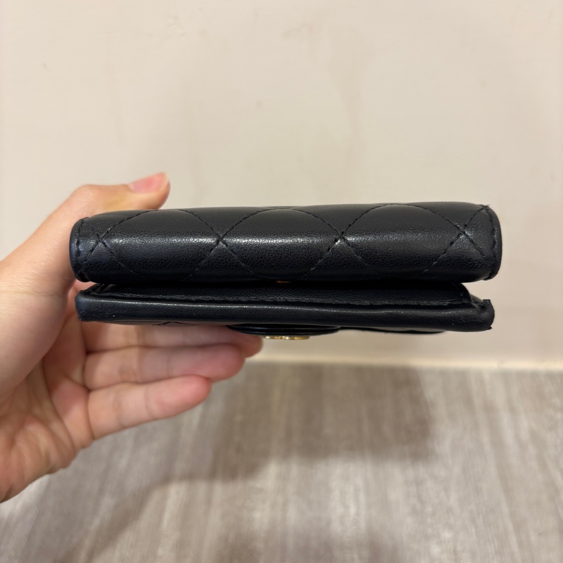 Chanel 黑羊皮金釦迷你三折短夾-5