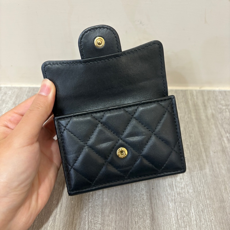Chanel 黑羊皮金釦迷你三折短夾-6
