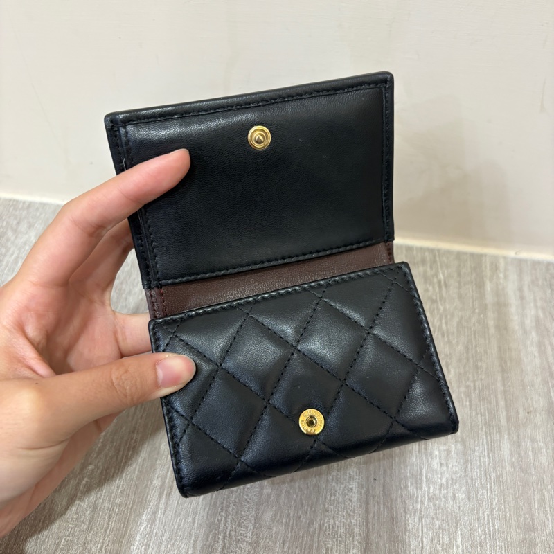 Chanel 黑羊皮金釦迷你三折短夾-7