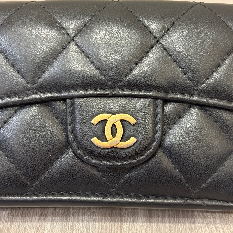 Chanel 黑羊皮金釦迷你三折短夾-9