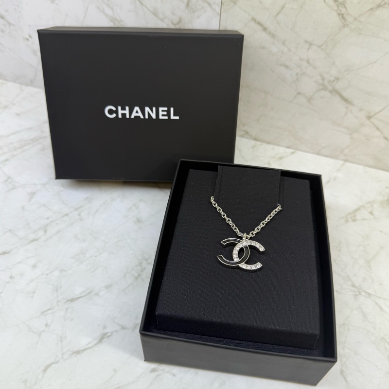 CHANEL銀色黑琺瑯雙C單邊水鑽項鍊-0