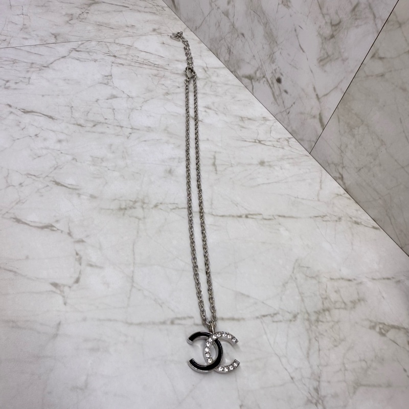 CHANEL銀色黑琺瑯雙C單邊水鑽項鍊-2