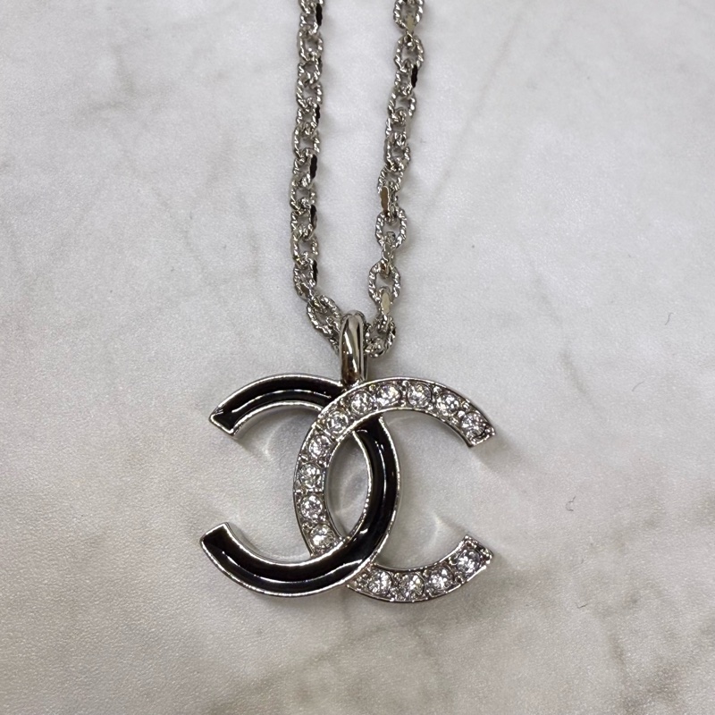 CHANEL銀色黑琺瑯雙C單邊水鑽項鍊-4