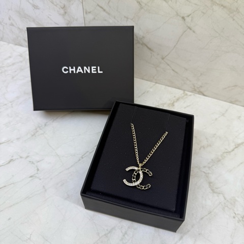 CHANEL金色雙C皮穿鍊水鑽項鍊