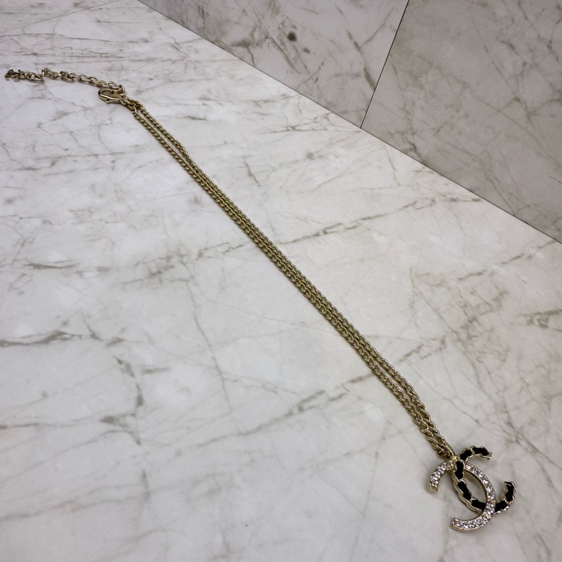 CHANEL金色雙C皮穿鍊水鑽項鍊-3