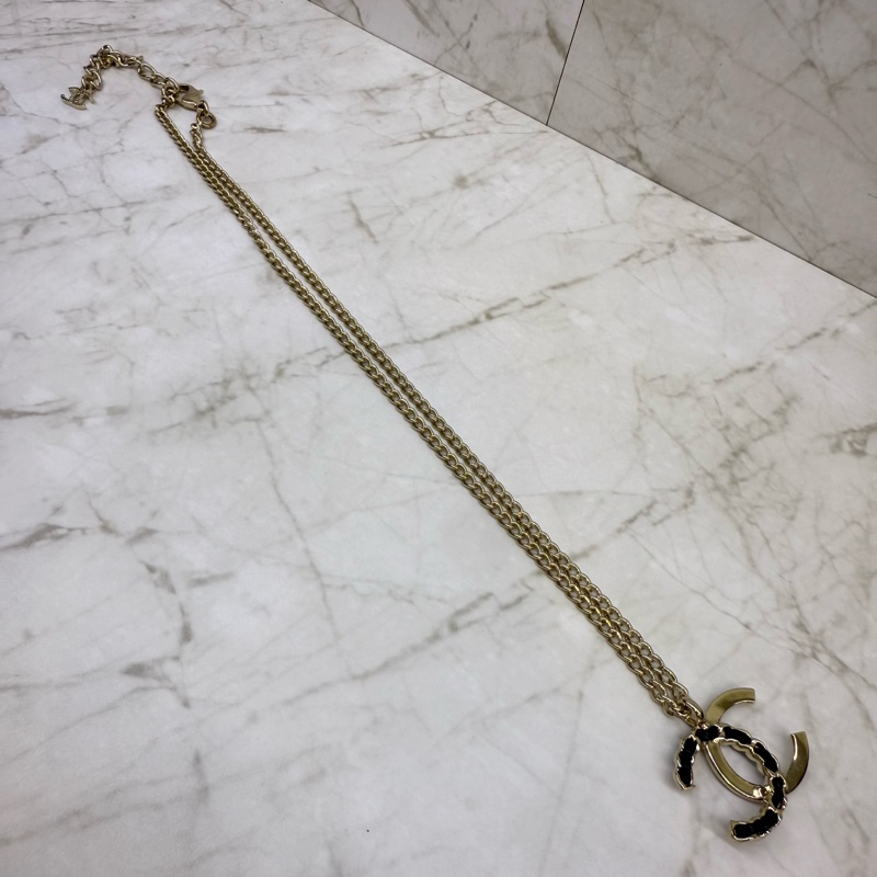 CHANEL金色雙C皮穿鍊水鑽項鍊-4