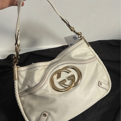 🤍gucci 大logo白皮單肩包