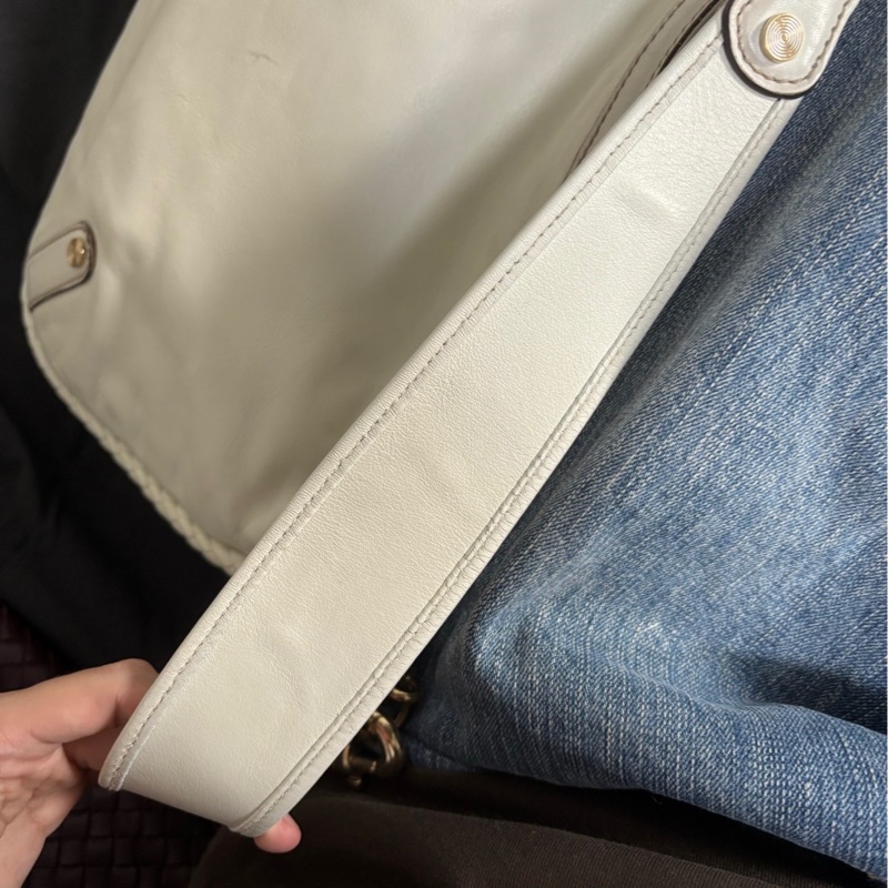 🤍gucci 大logo白皮單肩包-4