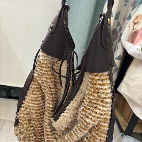 🖤Ferragamo 羊羔毛拼皮編織和尚包hobo  單肩包