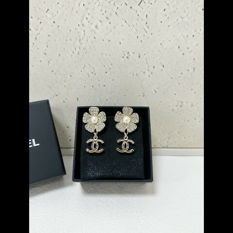 Chanel 23S 
太陽花水鑽耳環