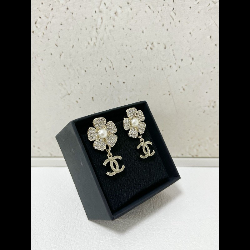 Chanel 23S 
太陽花水鑽耳環-1