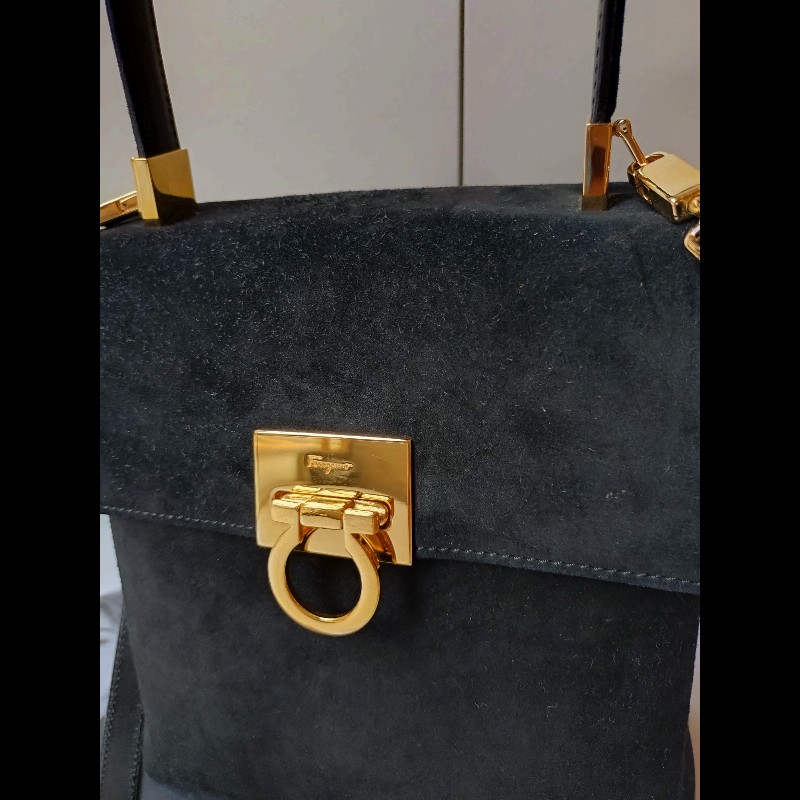 Ferragamo 金釦黑麂皮下蓋復古兩用包-4