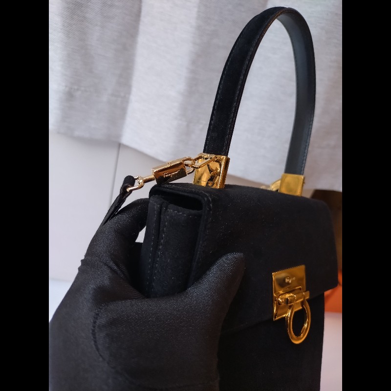 Ferragamo 金釦黑麂皮下蓋復古兩用包-9