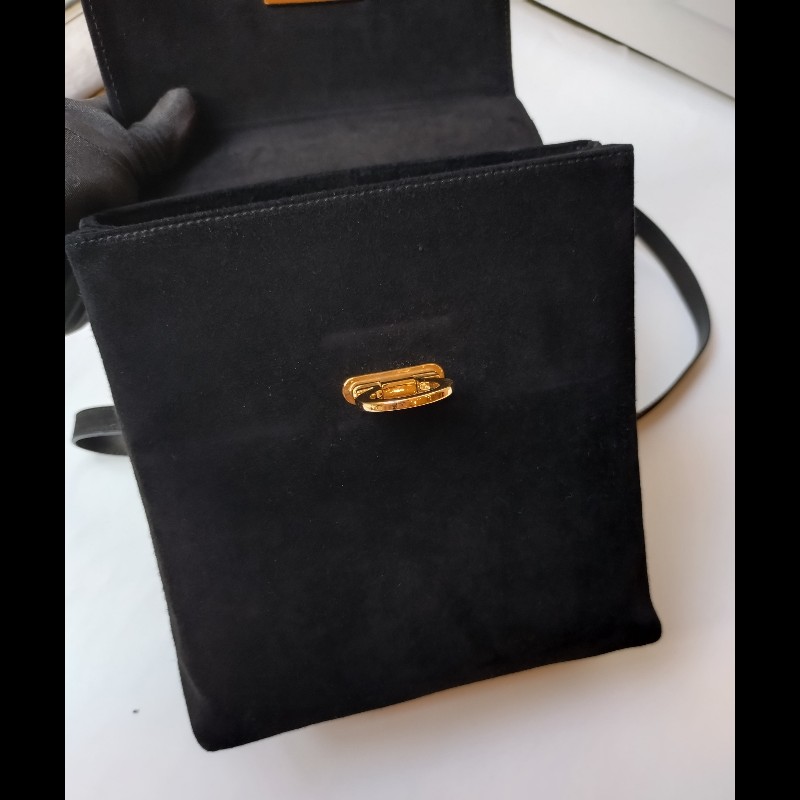 Ferragamo 金釦黑麂皮下蓋復古兩用包-20