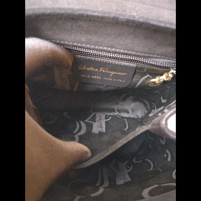 Ferragamo 金釦黑麂皮下蓋復古兩用包-21