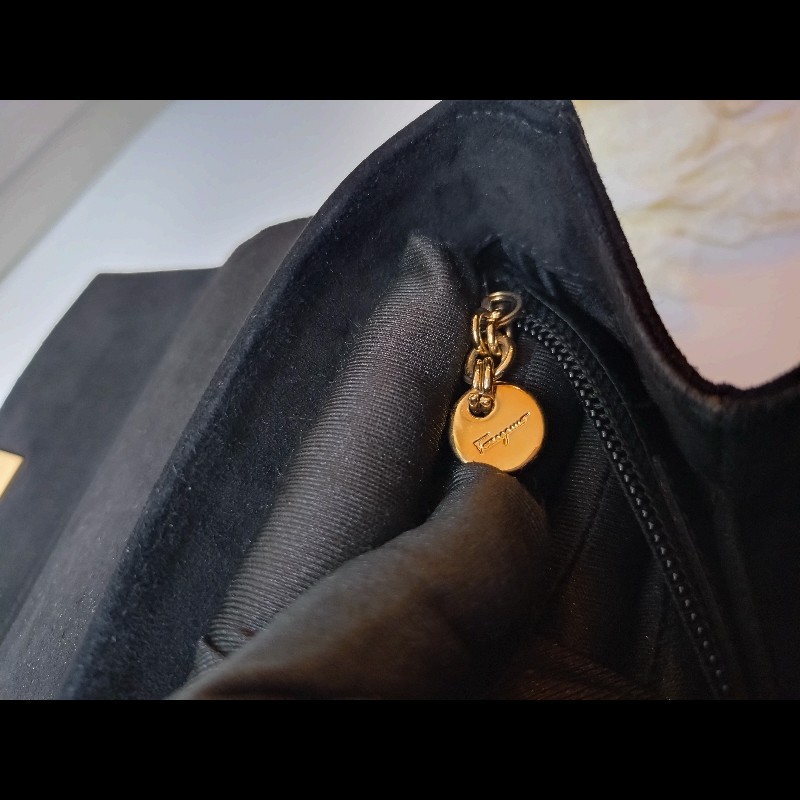 Ferragamo 金釦黑麂皮下蓋復古兩用包-26