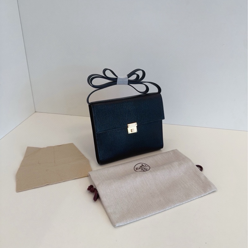 【99新帶膜🆕】Hermes  clic16 黑色 金扣 山羊皮 Y刻 斜挎包 單肩包-1