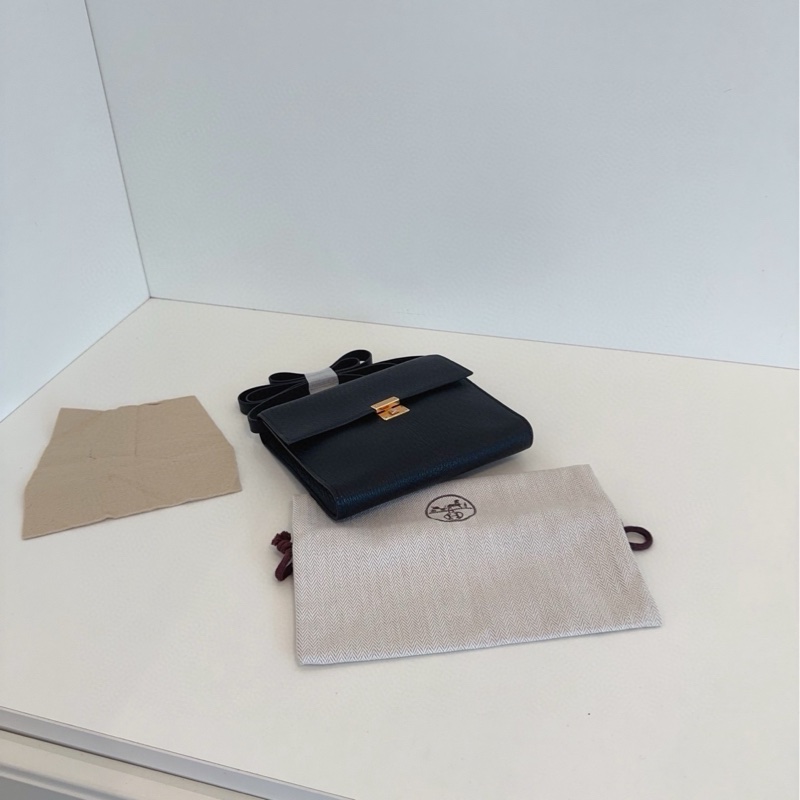 【99新帶膜🆕】Hermes  clic16 黑色 金扣 山羊皮 Y刻 斜挎包 單肩包-4