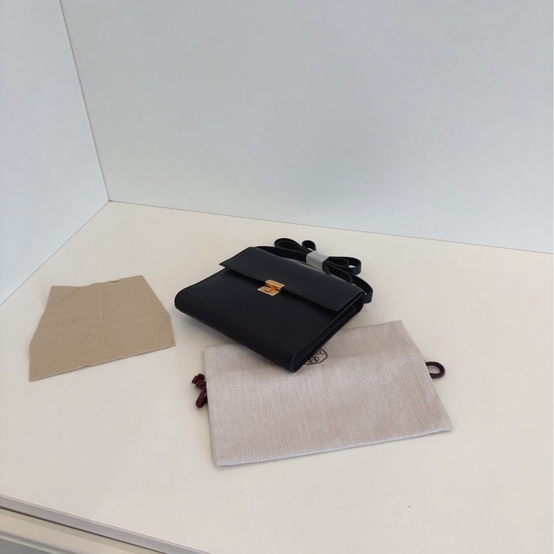 【99新帶膜🆕】Hermes  clic16 黑色 金扣 山羊皮 Y刻 斜挎包 單肩包-5