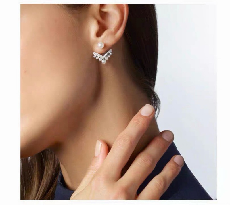 Chaumet尚美 JOSÉPHINE 约瑟芬系列白金满钻V形珍珠耳环-4