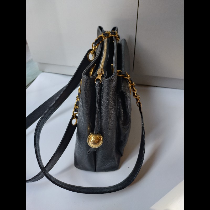 Chanel 金鍊黑荔枝皮金球復古肩側包-10