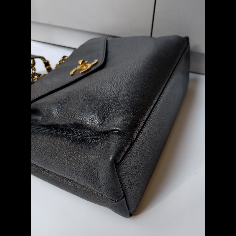 Chanel 金鍊黑荔枝皮金球復古肩側包-12