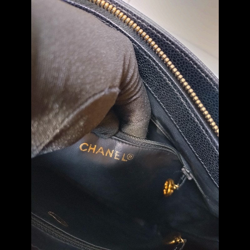 Chanel 金鍊黑荔枝皮金球復古肩側包-17
