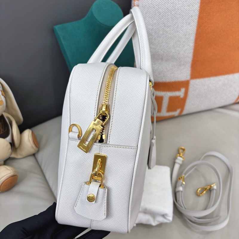 Prada 白色十字紋牛皮plum30豆腐包-2