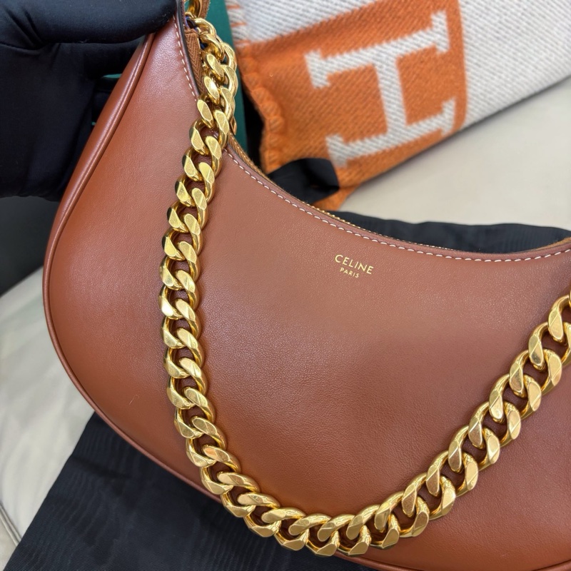 Celine 焦糖色全皮Ava月牙腋下包-3