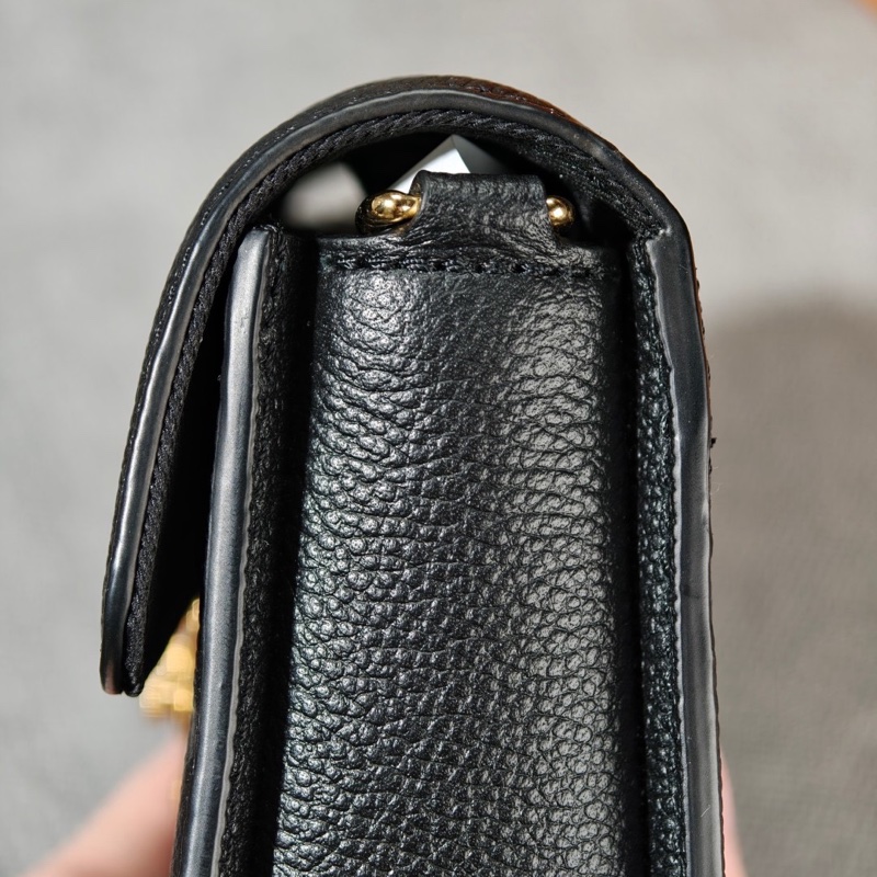 LV黑金壓紋鏈條包-6