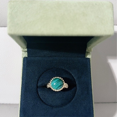 VCA梵克雅宝 Perlee Couleurs系列 18K金孔雀石圆珠戒指