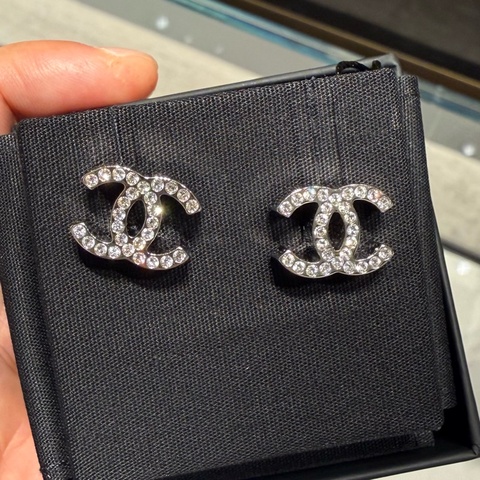 Chanel 經典銀色厚款水鑽耳環