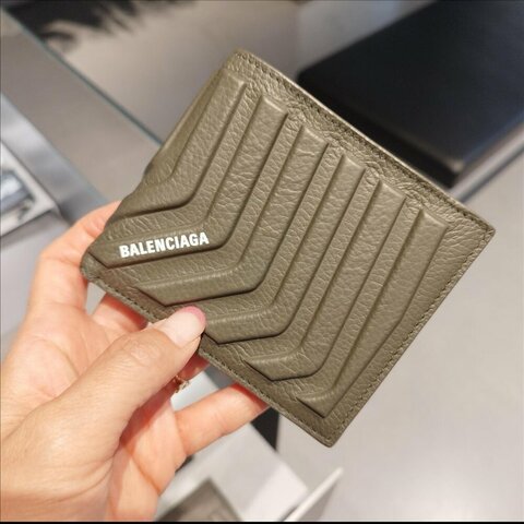 BALENCIAGA 巴黎世家 683426 燙印LOGO浮雕造型對開短夾