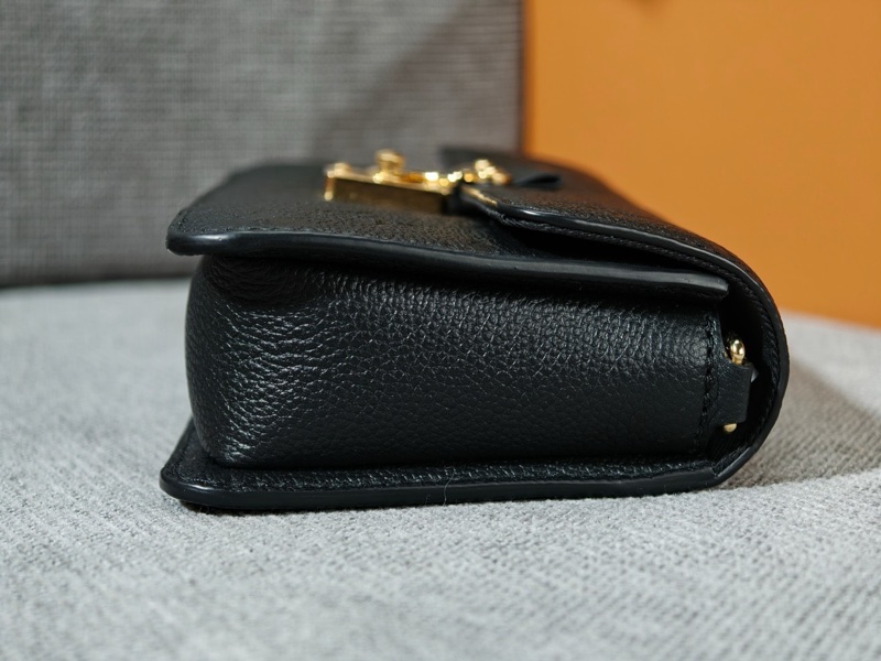 LV黑金壓紋鏈條包 單肩斜肩背-7