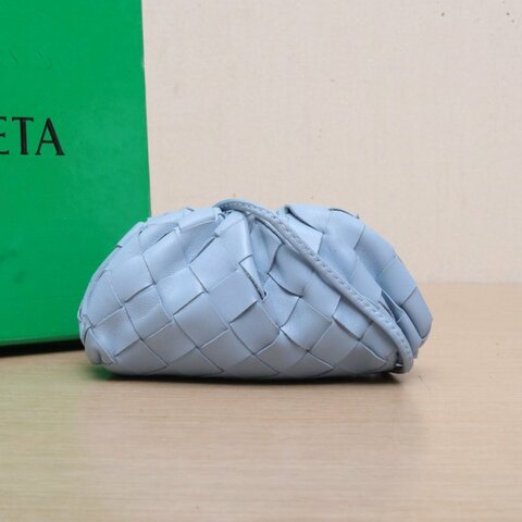 BOTTEGA VENETA 藍色羊皮Pouch雲朵包超Mini14編織肩背包