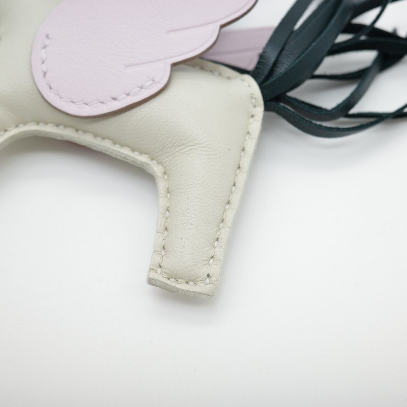 近新閒置品 💫 Hermès 愛馬仕 Rodeo 小馬 奶昔白 U刻 小羊皮 包包掛件 吊飾-5