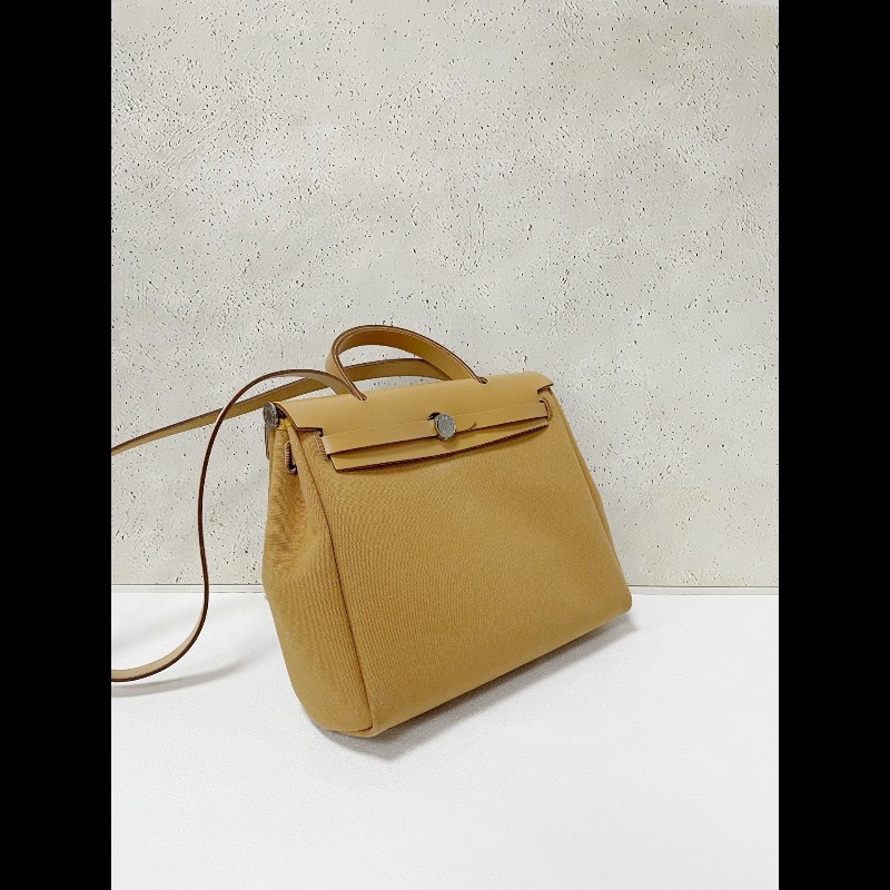 Hermes herbag31
沙丘黄拼大象灰-1