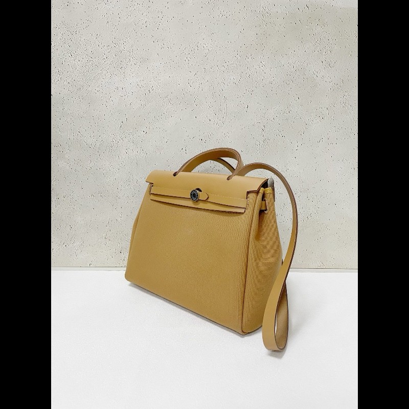 Hermes herbag31
沙丘黄拼大象灰-2